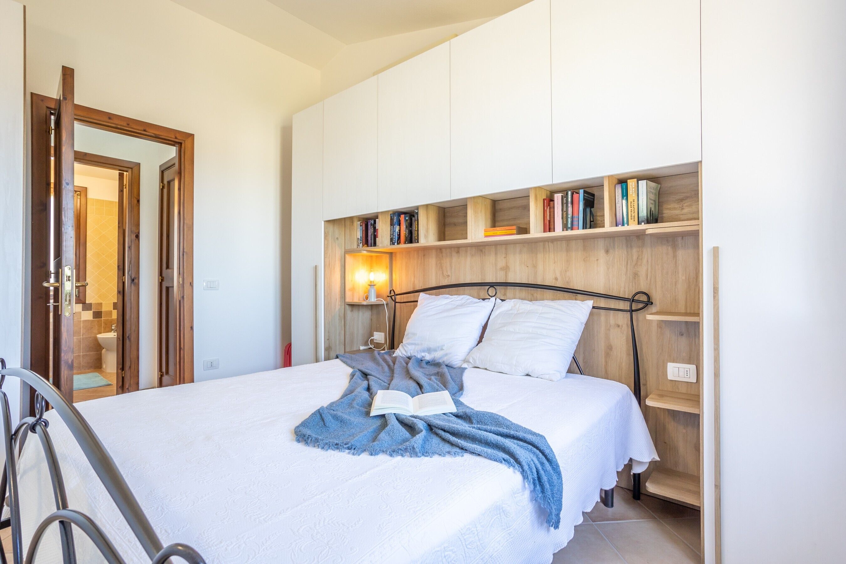 1 slaapkamer, een strijkplank/strijkijzer, gratis wifi, beddengoed