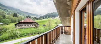 Apartment 'Coeur De Charmy' with Mountain View, Private Terrace and Spa