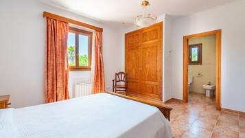 4 Schlafzimmer, Bügeleisen/Bügelbrett, kostenloses WLAN, Bettwäsche