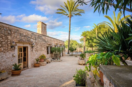 Ferienhaus 'Villa Moli De Ca N'orell' mit privatem Pool, Gemeinschaftsterrasse und WLAN