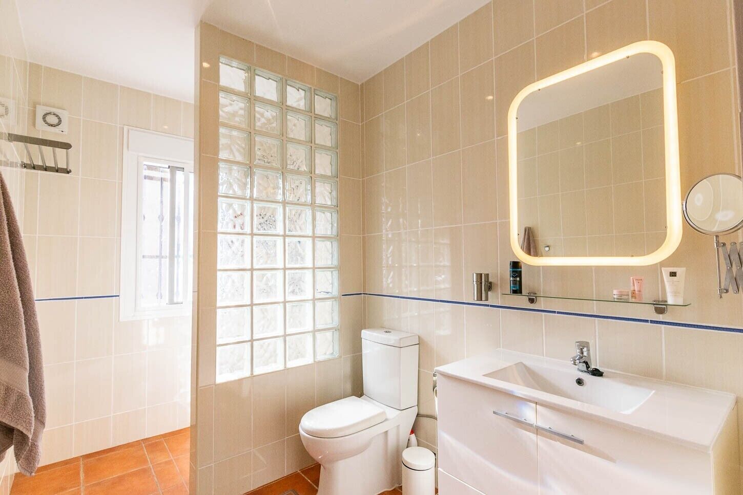 Bathtub, hair dryer, towels