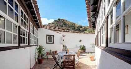 Vacation Home "Casa Rural El Palmar" with Mountain View, Private Terrace & Wi-Fi