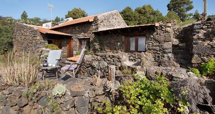 Vacation Home "Casa Rural La Jarita" with Mountain View & Private Terrace