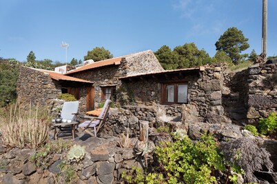 Vacation Home "Casa Rural La Jarita" with Mountain View & Private Terrace