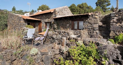 Vacation Home "Casa Rural La Jarita" with Mountain View & Private Terrace