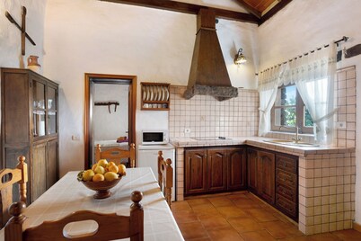 Casa vacacional “Casa Rural La Jarita" con vistas a la montaña y terraza privada