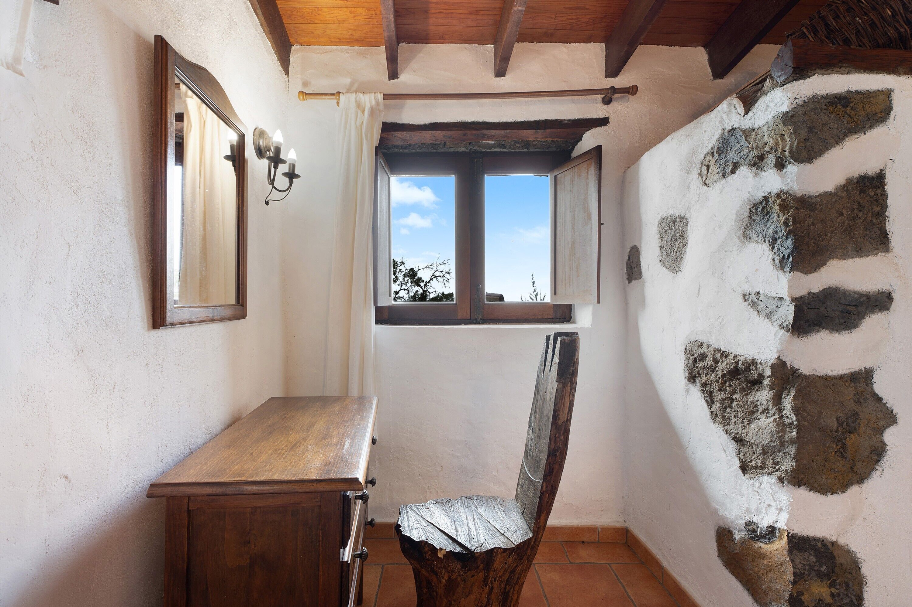 المنشأة من الداخل