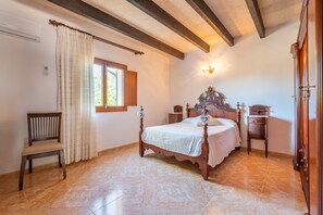4 habitaciones, escritorio, tabla de planchar con plancha y wifi gratis 