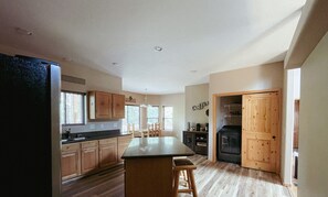 Interior - Pool Table | Pet-Friendly | BBQ Grill | Fireplace (Pinetop)