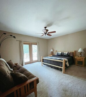 3 bedrooms, desk, iron/ironing board, free WiFi