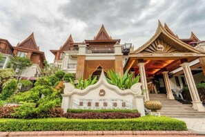 Ảnh chưa phân loại, 2 trong số 60 ảnh, nút