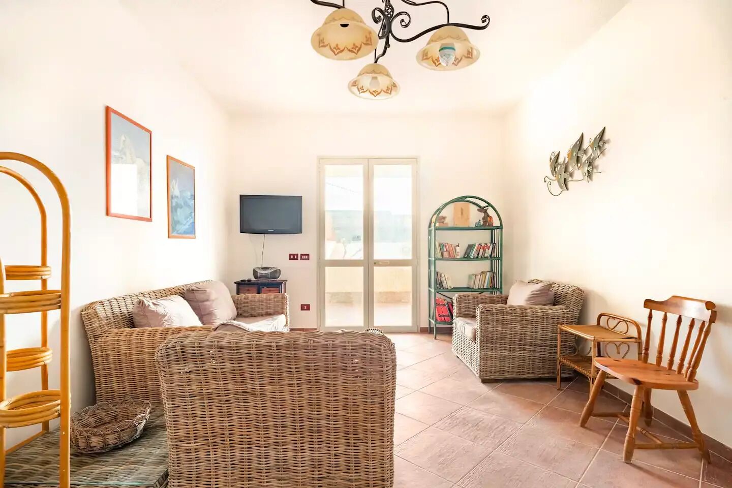 Cozy villa a stone's throw from the sea