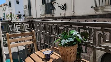 奢华客房, 1 间卧室, 阳台, 城市景观 | 特色装修、遮光窗帘、熨斗/熨板、免费 WiFi