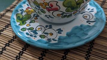 Frigorifero con congelatore, forno, piano cottura