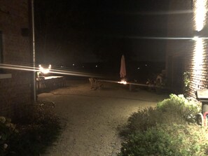 Outdoor dining - Charming farmhouse with tree house and beautiful views (Bierbeek)