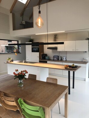 Dining - Charming farmhouse with tree house and beautiful views (Bierbeek)