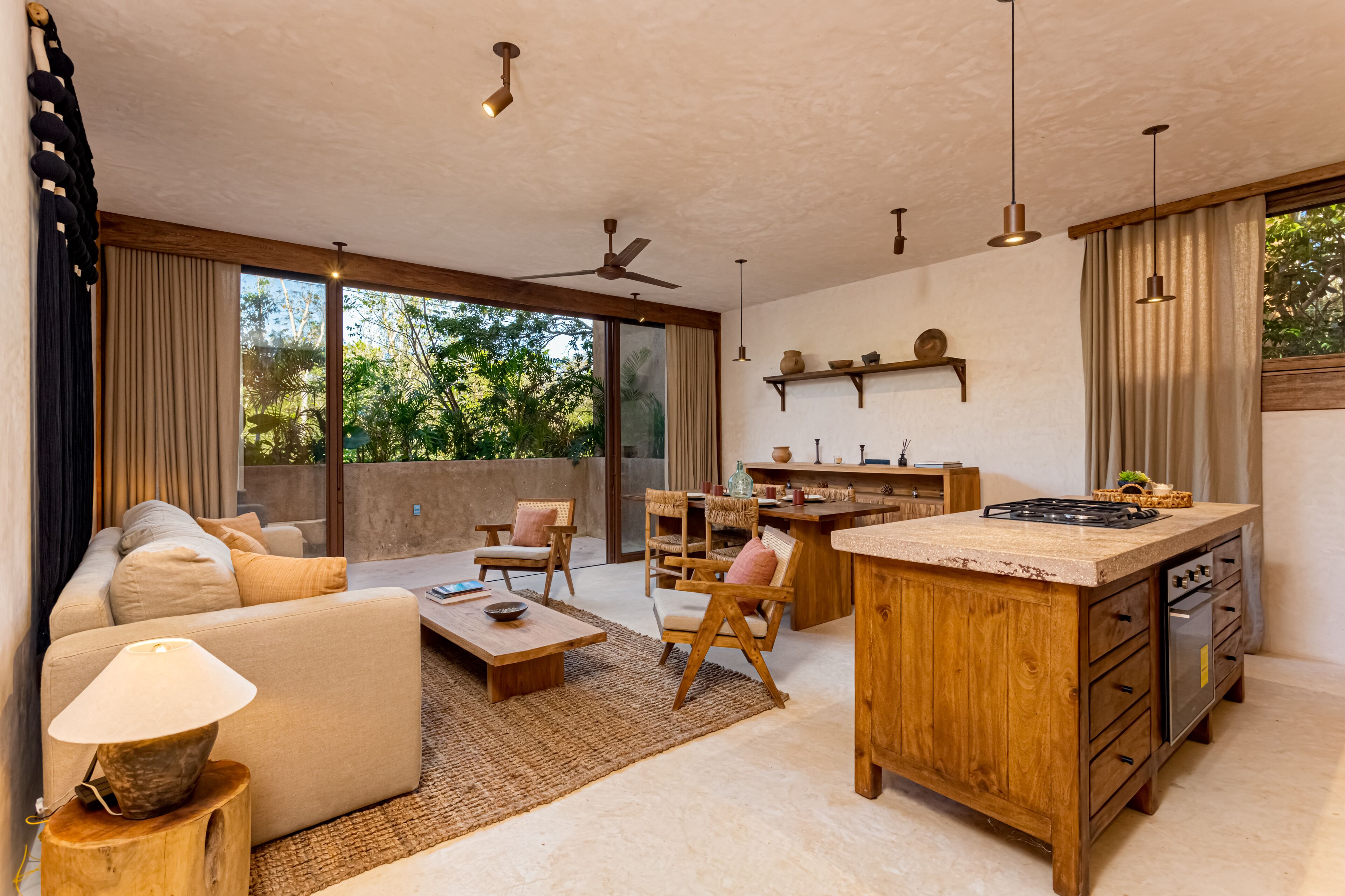 2 Level Penthouse – Private Rooftop Pool – 60Mbps