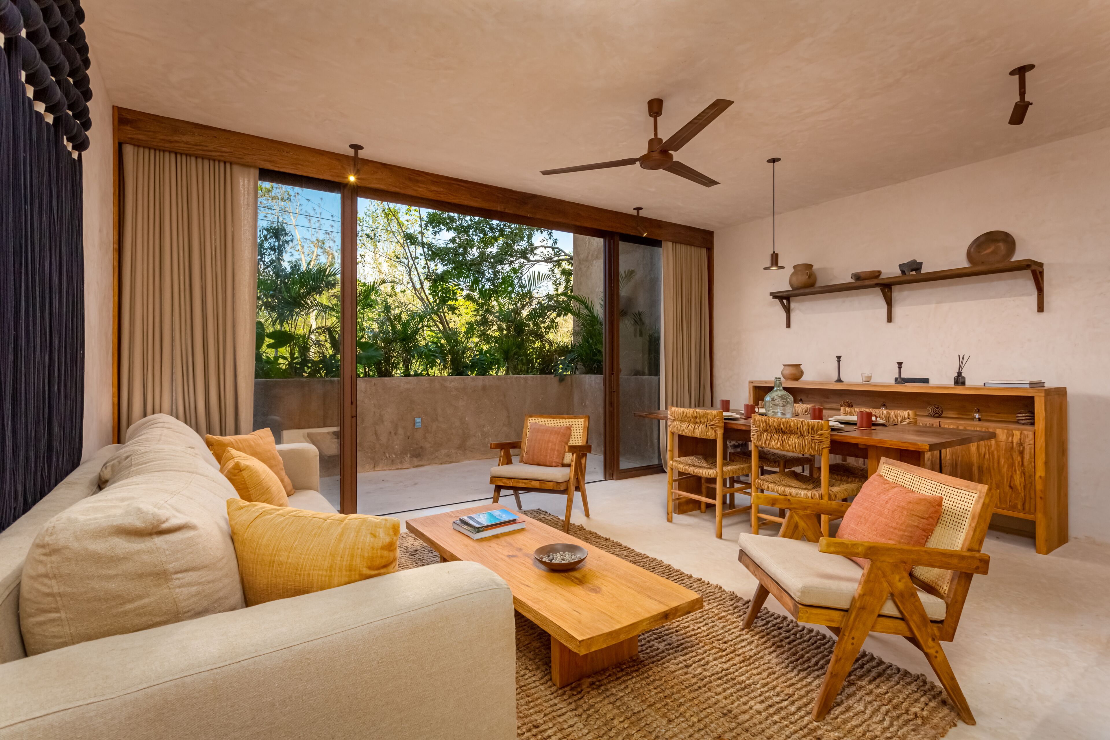 2 Level Penthouse – Private Rooftop Pool – 60Mbps