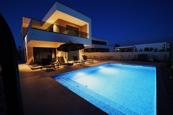 Outdoor pool, a heated pool