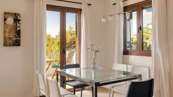 Superior Villa | Dining room