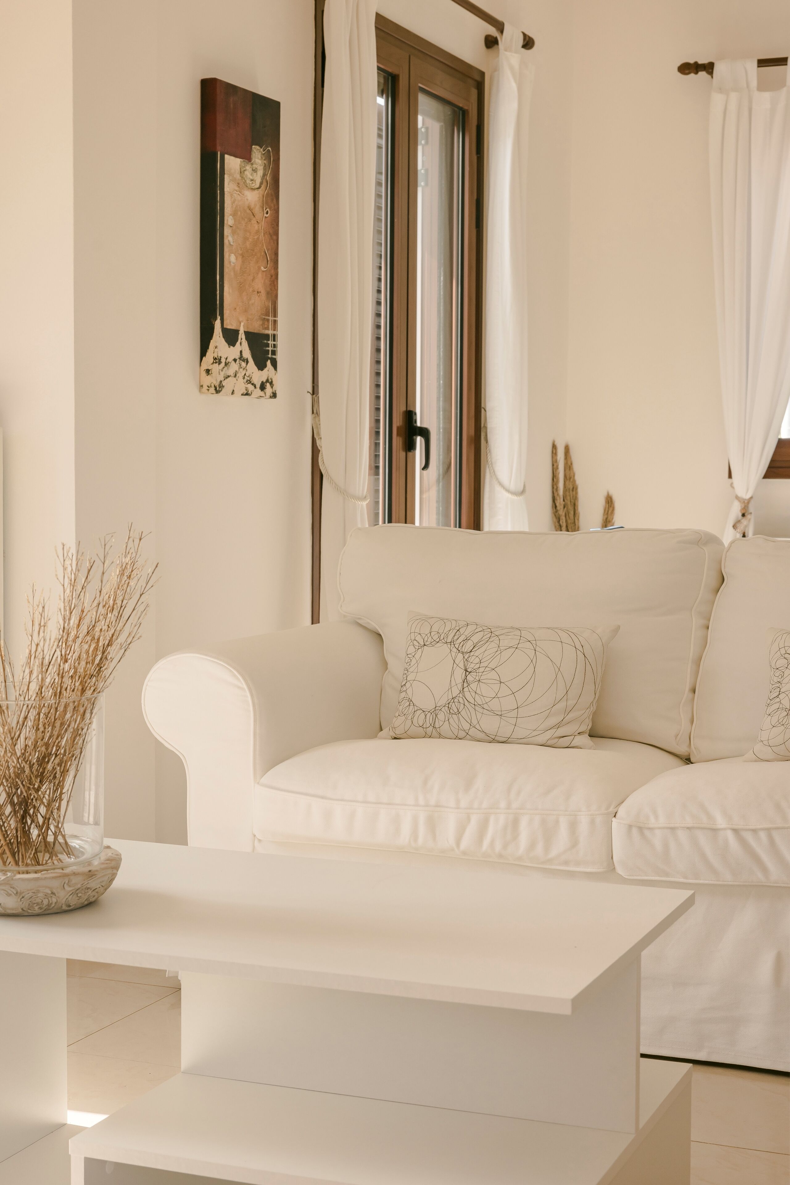 Superior Villa | Living room | 35-inch TV with digital channels, fireplace
