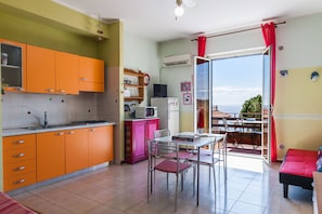 Frigorifero, microonde, forno, bollitore elettrico