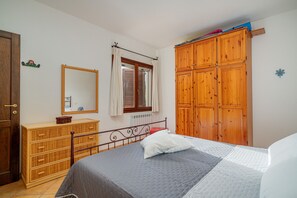 2 chambres, fer et planche à repasser, accès au Wi-Fi (inclus)