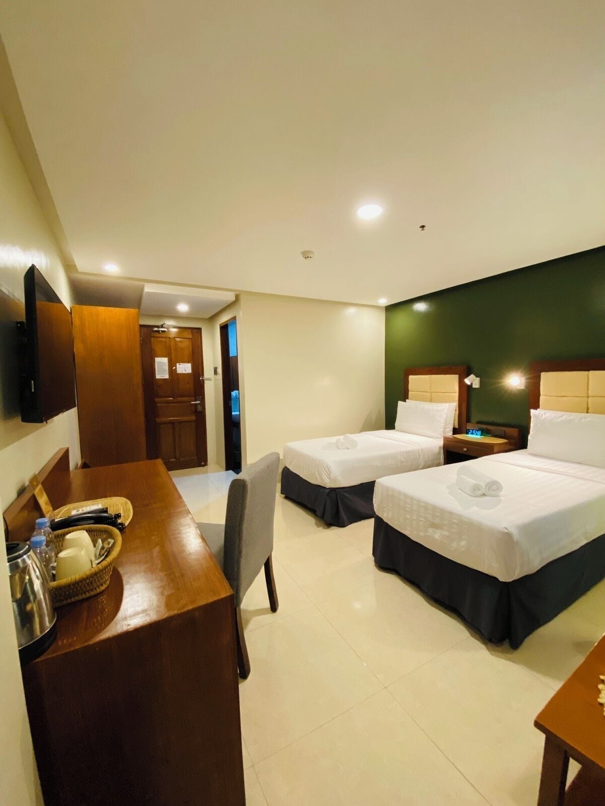 舒适双床房 | 办公桌、遮光窗帘、熨斗/熨板、免费 WiFi