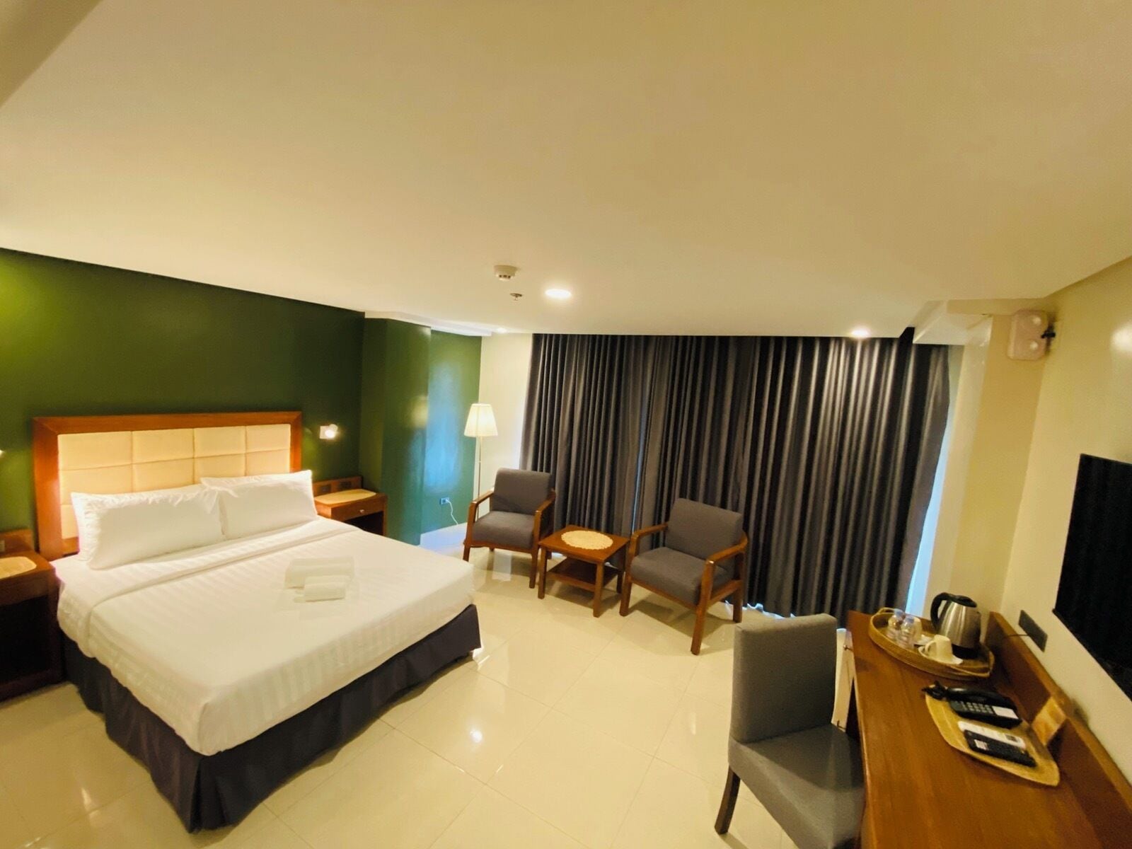 华丽双床房 | 办公桌、遮光窗帘、熨斗/熨板、免费 WiFi