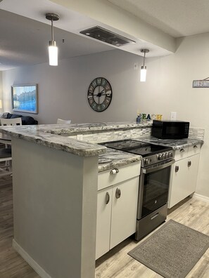 電子レンジ、オーブン、コンロ、食器洗い機