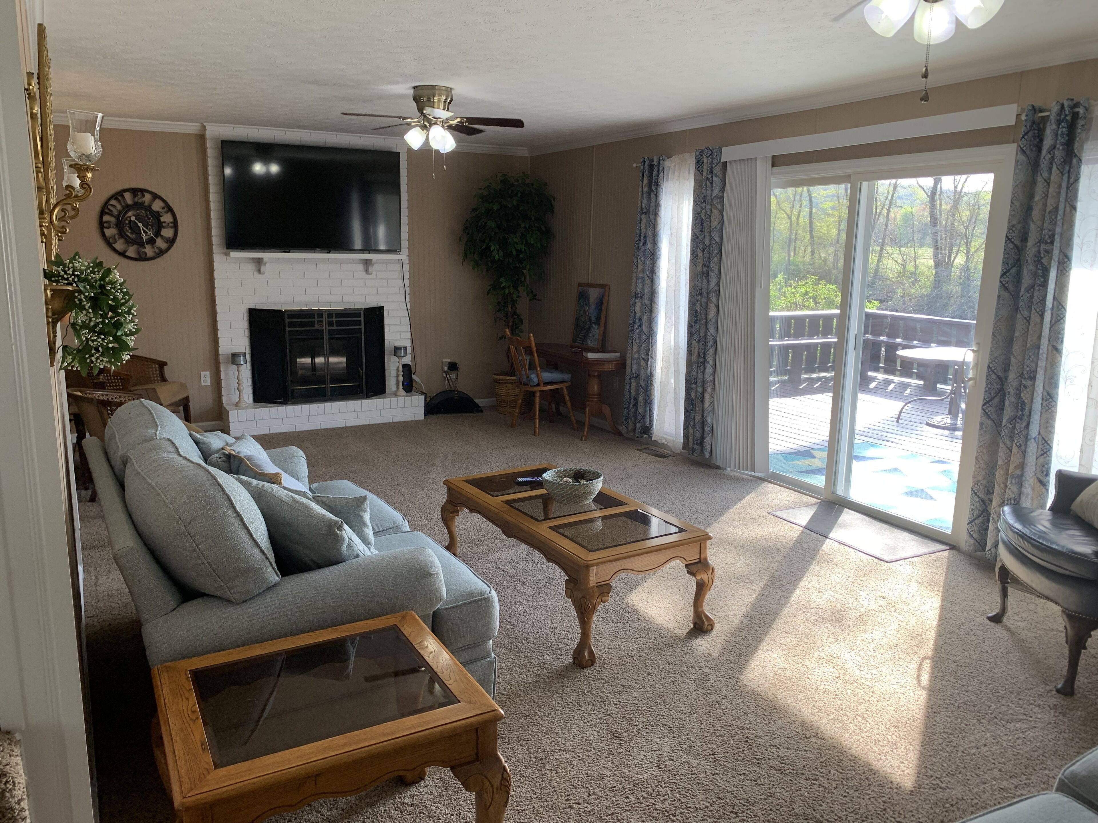 Cabin 1 mile from Morehead Lake cave run