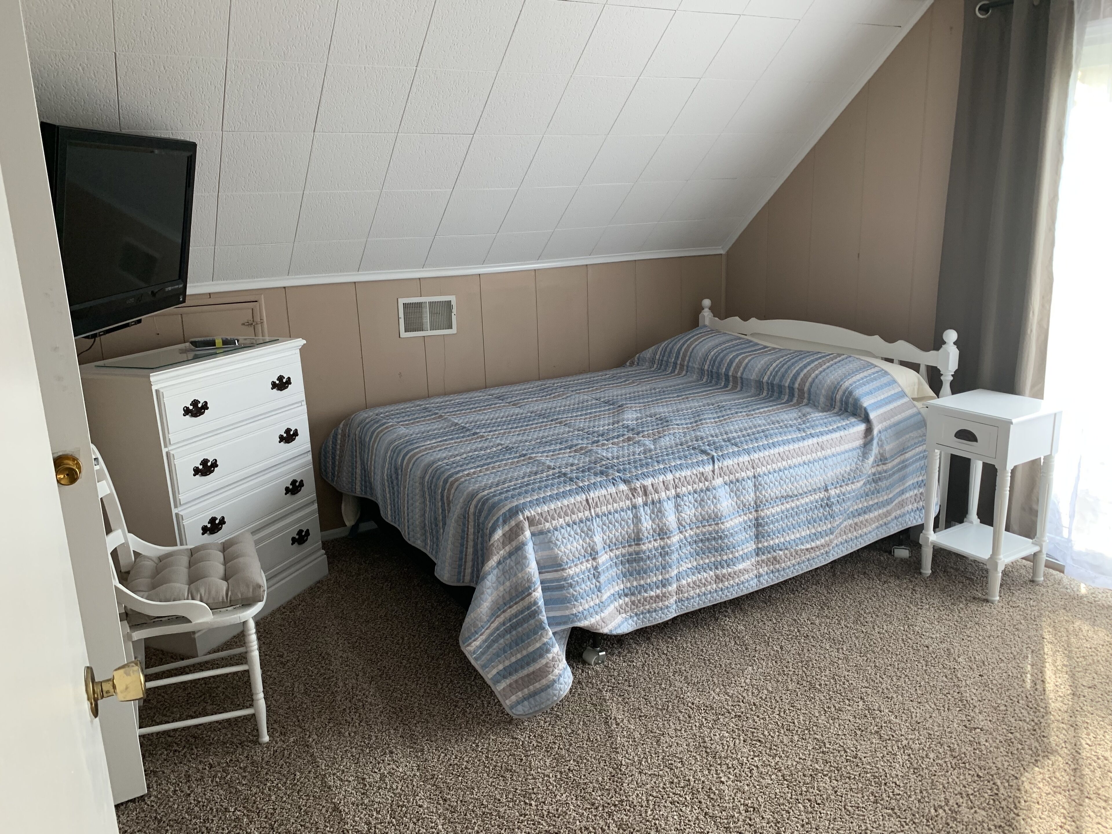 Cabin 1 mile from Morehead Lake cave run