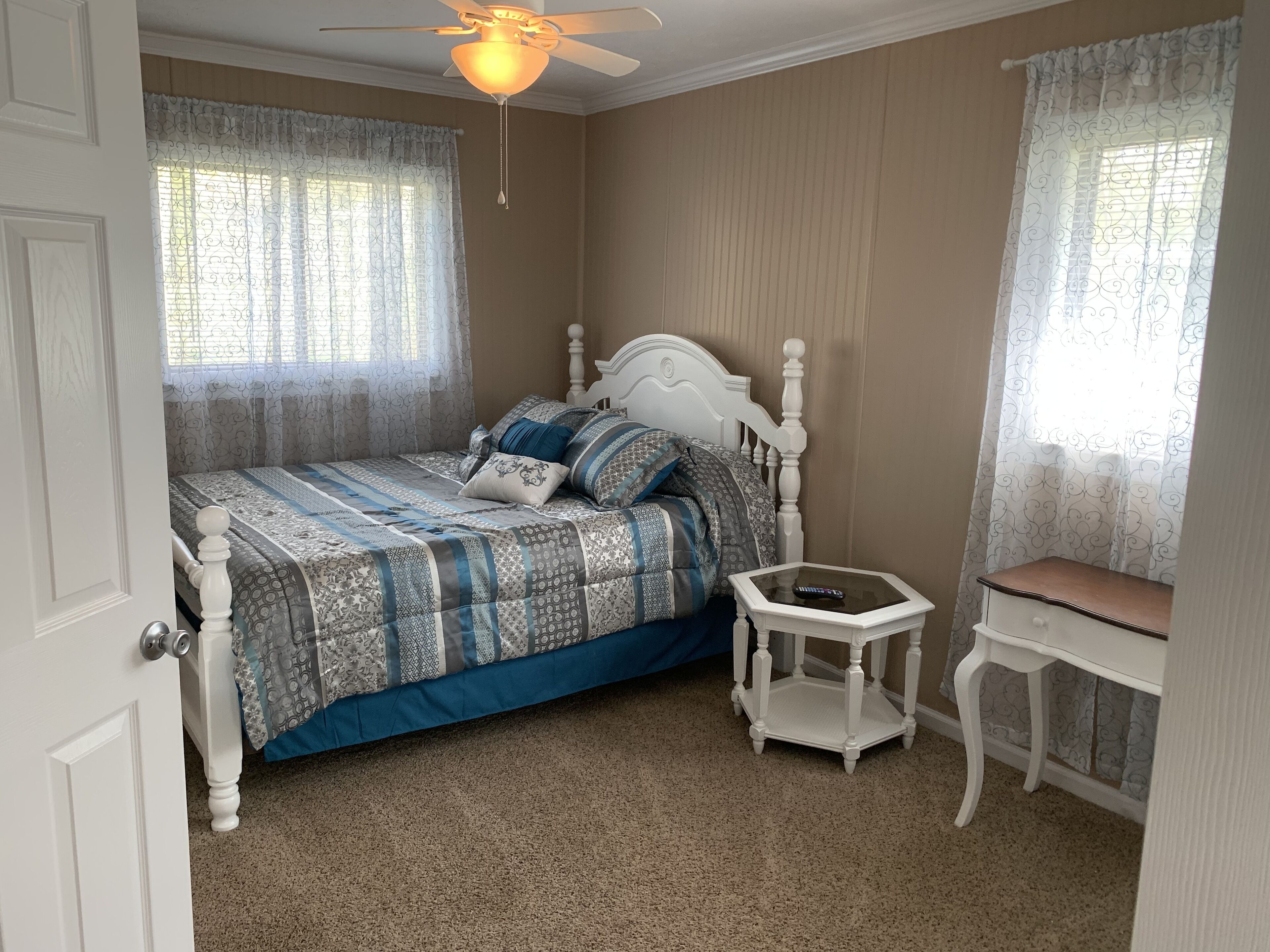 Cabin 1 mile from Morehead Lake cave run