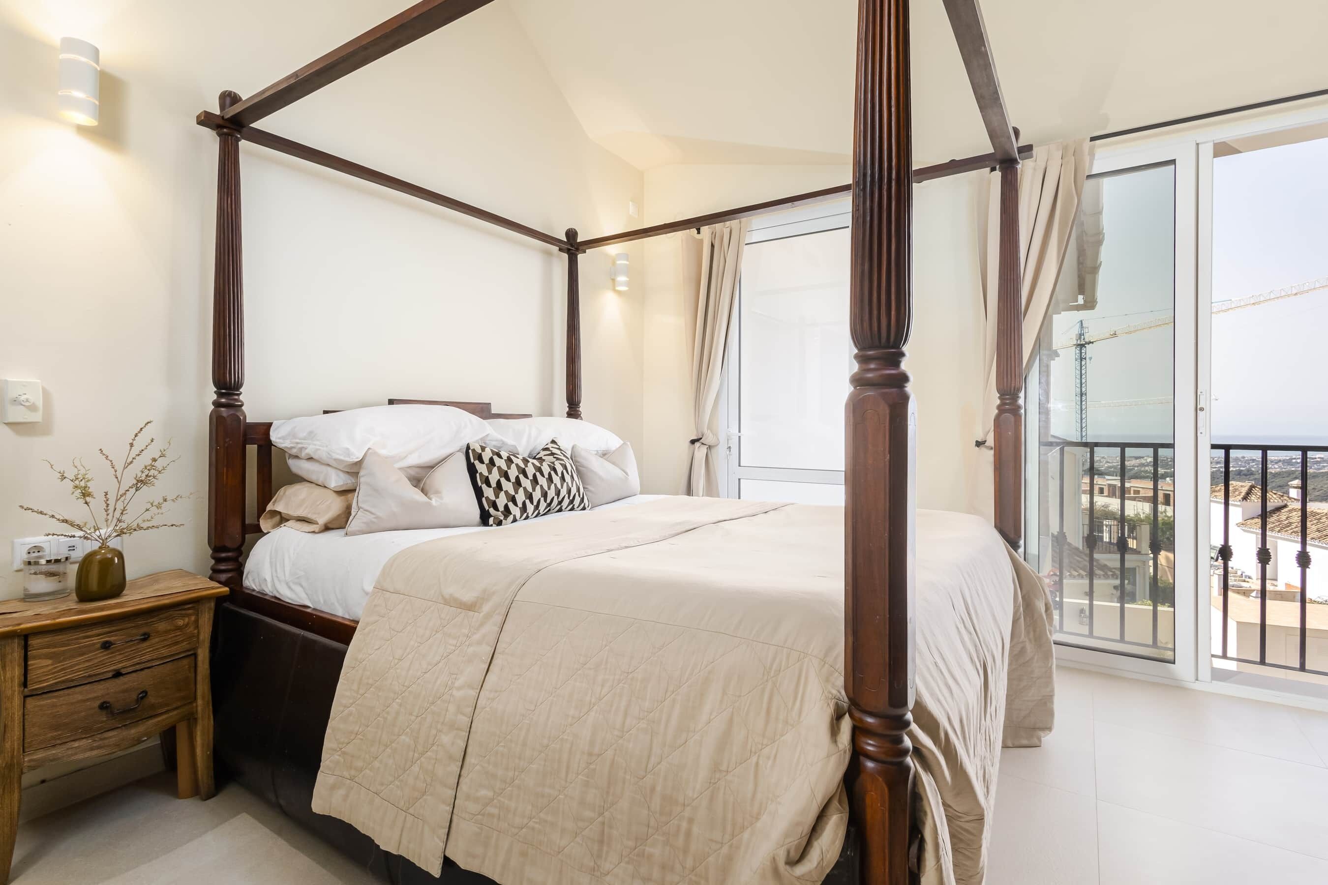 RDR300 - Exceptional views from 5 bedroom villa with pool