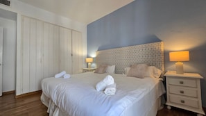 2 slaapkamers, een strijkplank/strijkijzer, gratis wifi, beddengoed