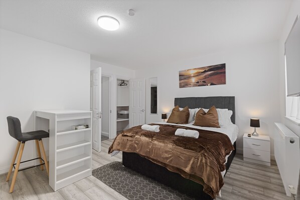 4 bedrooms, internet, bed sheets
