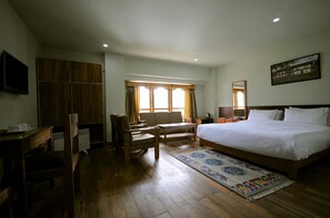 Deluxe Double Room, Non Smoking, Mountain View | Memory-foam beds, minibar, desk, free WiFi