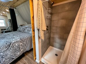 Bruser, hårtørrer, håndklæder