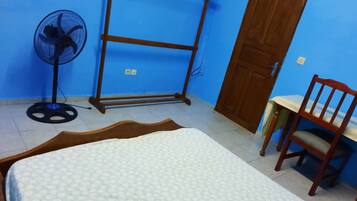 4 bedrooms, bed sheets