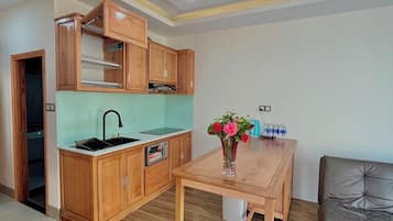 Family Studio Suite | Private kitchen | Fridge, microwave, electric kettle