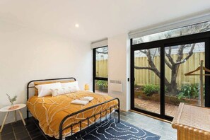 7 chambres, fer et planche à repasser, Wi-Fi, draps fournis