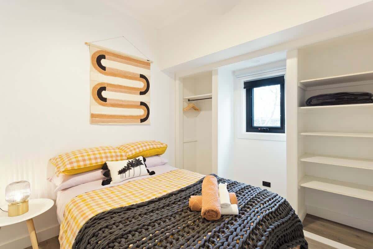 7 chambres, fer et planche à repasser, Wi-Fi, draps fournis
