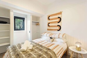 7 bedrooms, iron/ironing board, WiFi, bed sheets
