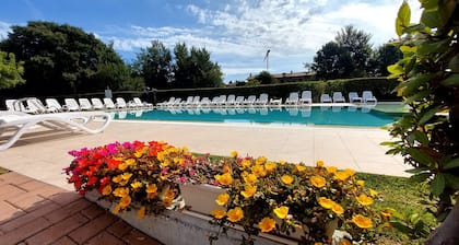 Regarda - Ferienwohnung "Sissi House" mit Schwimmbad nah am Zentrum von Lazise