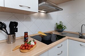 Fridge, microwave, dishwasher, coffee/tea maker