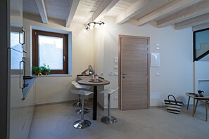 Dining - Regarda - Residenza GJ - G floor modern onebedroom apartment with roof terrace (Lazise)