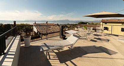 Regarda - Residenza "G&J - 1 floor" modern onebedroom apartment with roof terrace