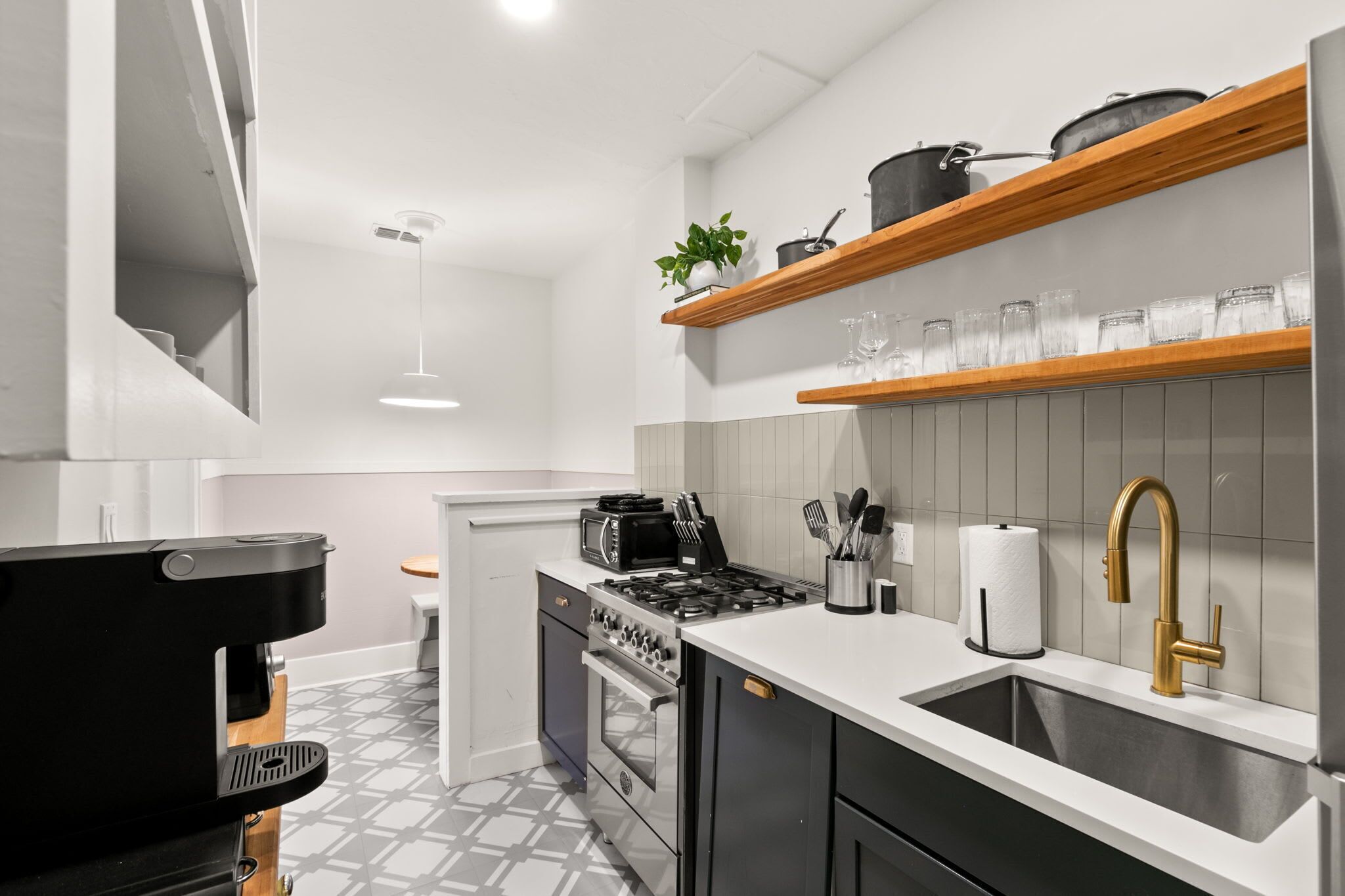 Coffee/tea maker, fridge, microwave, oven