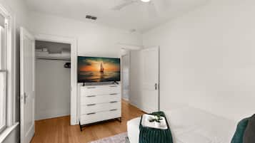 2 bedrooms, desk, iron/ironing board, WiFi