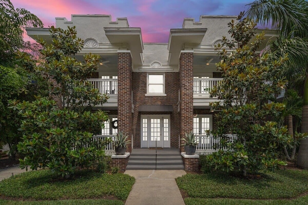 Front of Historic SoHo Siesta